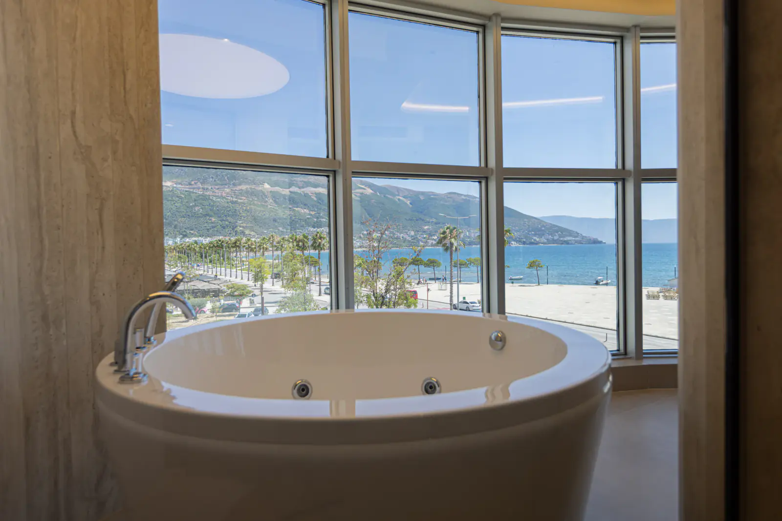 Private sea-view Jacuzzi at Quartz Hotel